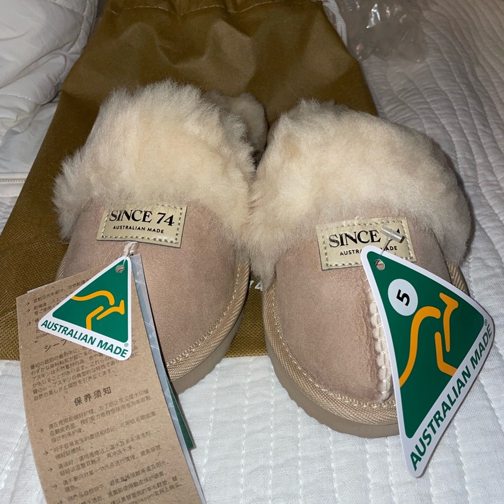 UGG since 1974 Women's Beige and Cream Furry Clogs
